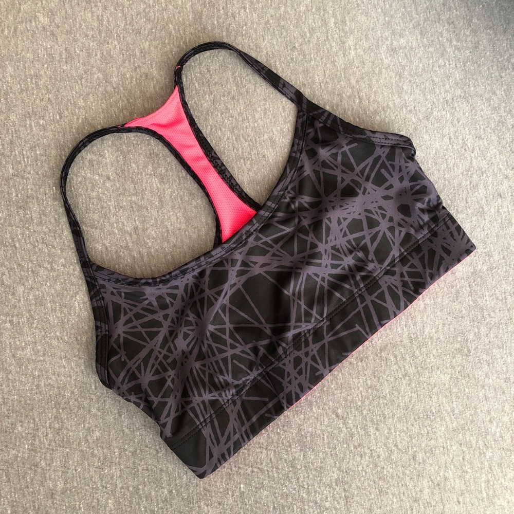 Reversible black/pink sports bra